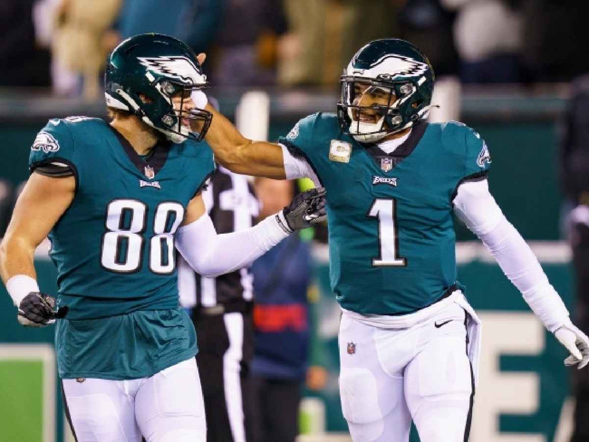 “They’d call us pu**ies!” Eagles’ TE Dallas Goedert reveals how opposition teams HATED Jalen Hurts’ quarterback sneak last season