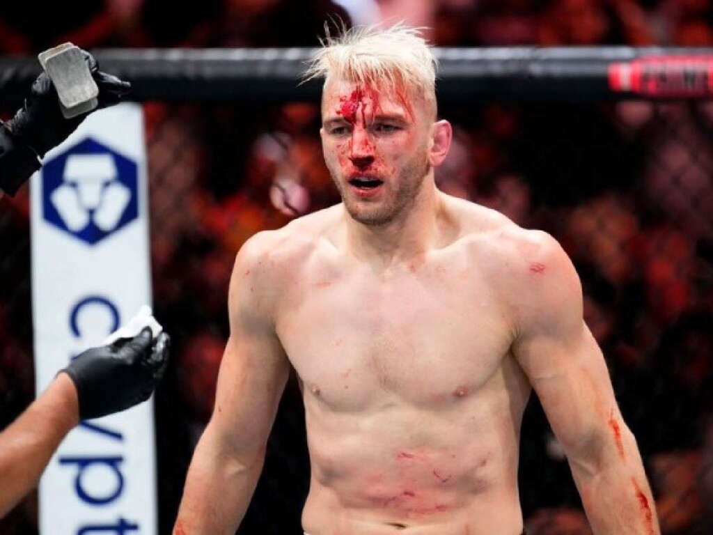 Fans react to Dan Hooker's pink hair