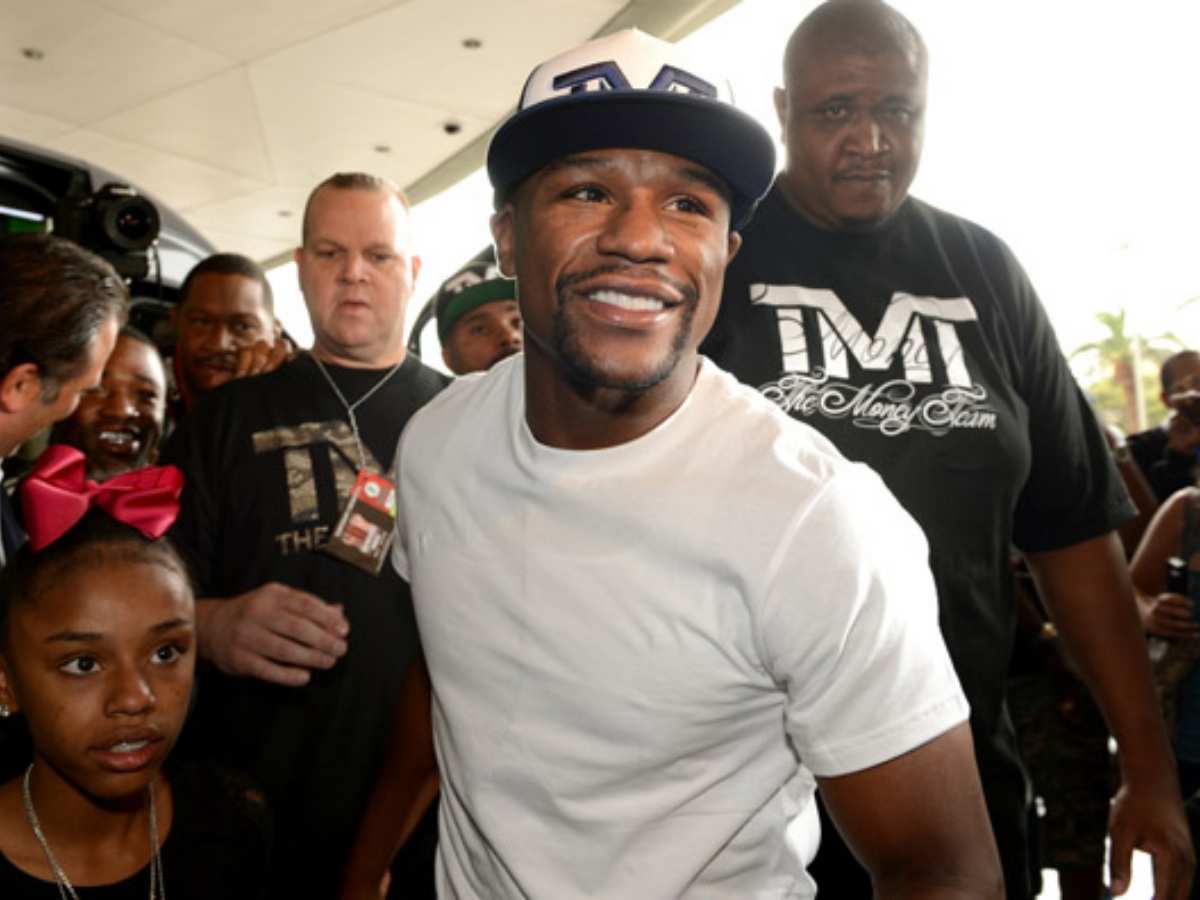 “Get that land back,” $400 million worth boxer Floyd Mayweather flies to South Africa to resolve ownership issue for natives