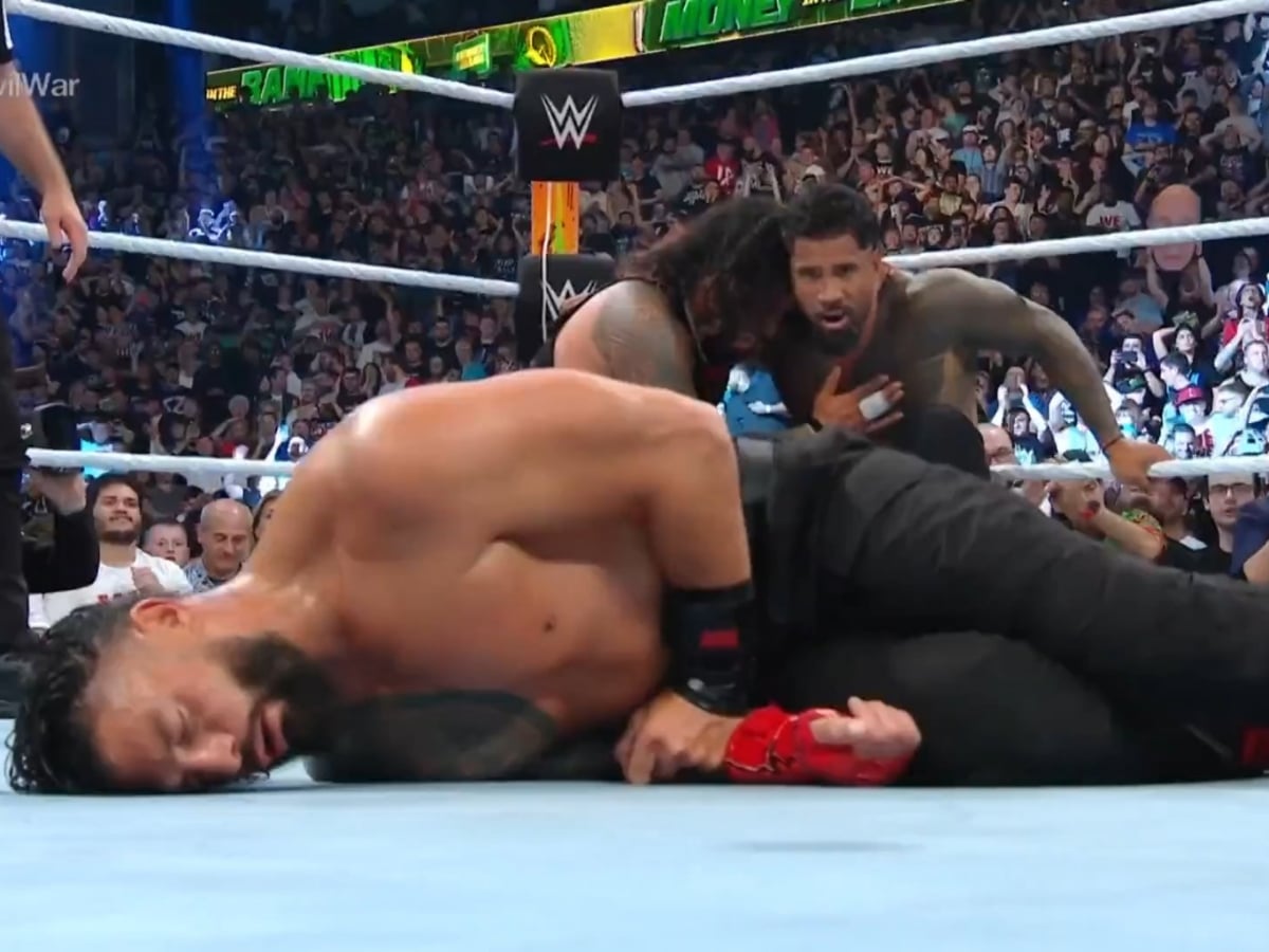 “The streak is over”- Wrestling Twitter go bananas as The Usos prevail in The Bloodline Civil War against Roman Reigns & Solo Sikoa at Money in the Bank