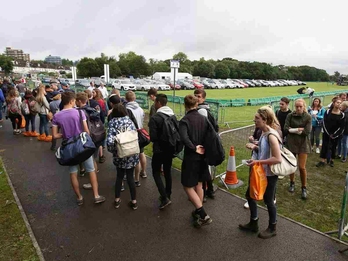 “Another British organizational f*** up” – Wimbledon authorities reprimanded by fans for poor management and elongating the queues unnecessarily