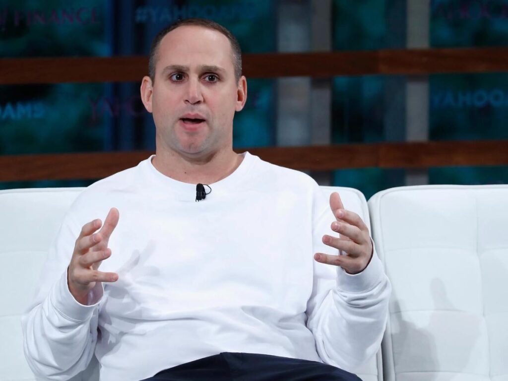 Host Michael Rubin finally addresses rumors of Tom Brady getting close to Kim Kardashian at his ‘White Party’