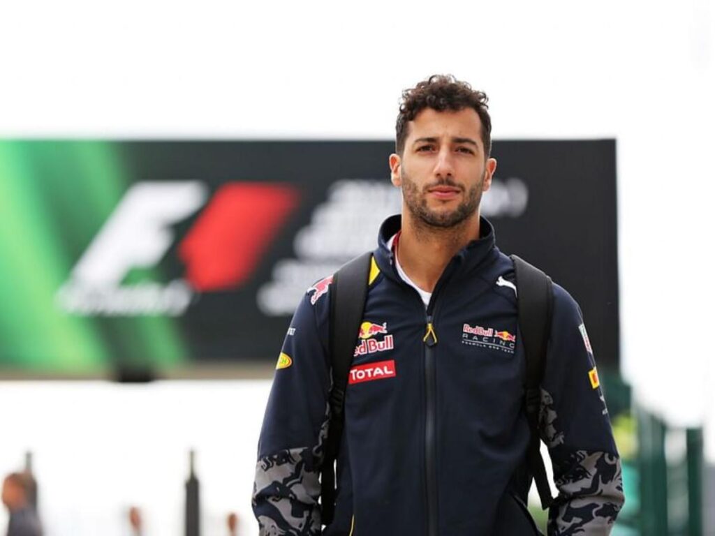 Christian Horner claims Daniel Ricciardo looked 'broken' after McLaren ...