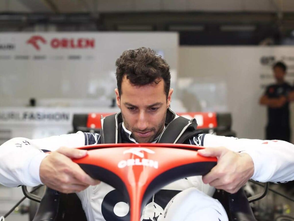 Daniel Ricciardo seat fitting for AlphaTauri (Credits: @RedBulletin/Twitter)