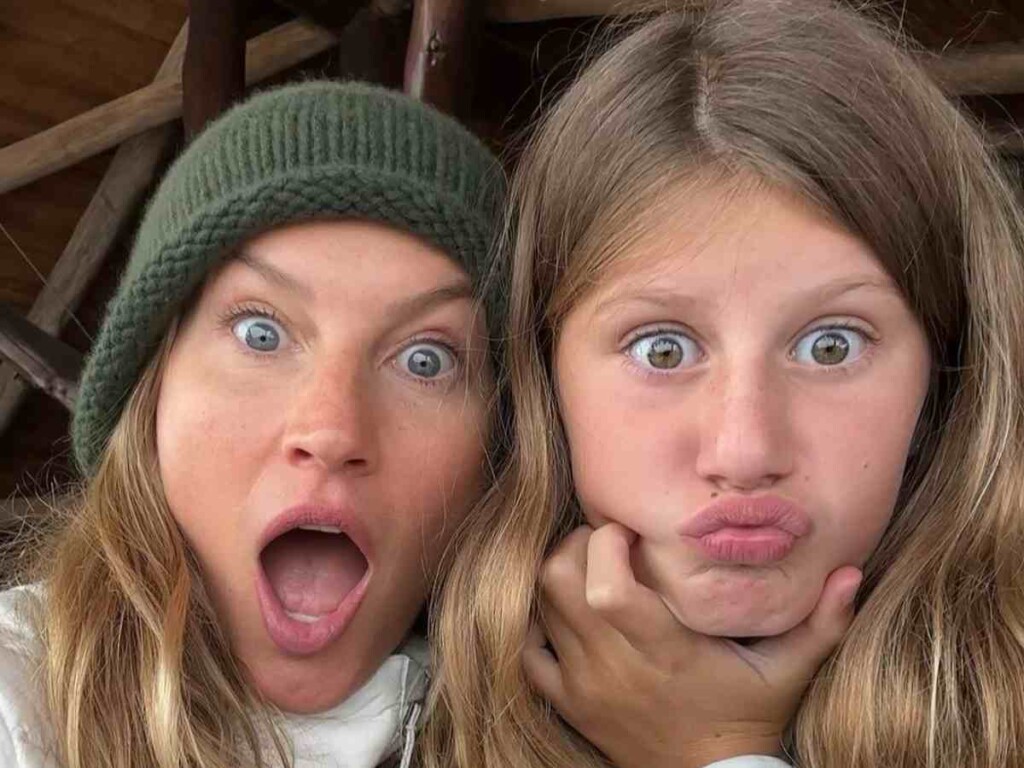 Gisele Bündchen trying out different faces with her daughter, Vivian