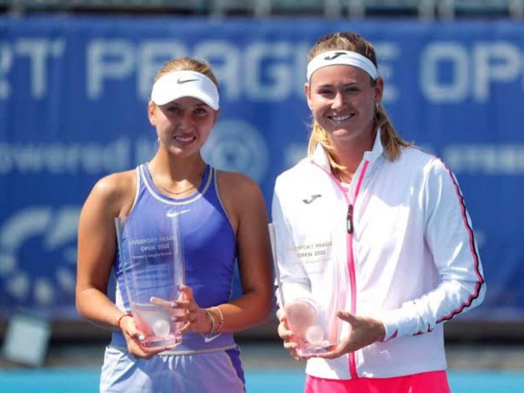 2022 Prague Open finalists: Anastasia Potapova and Marie Bouzkova