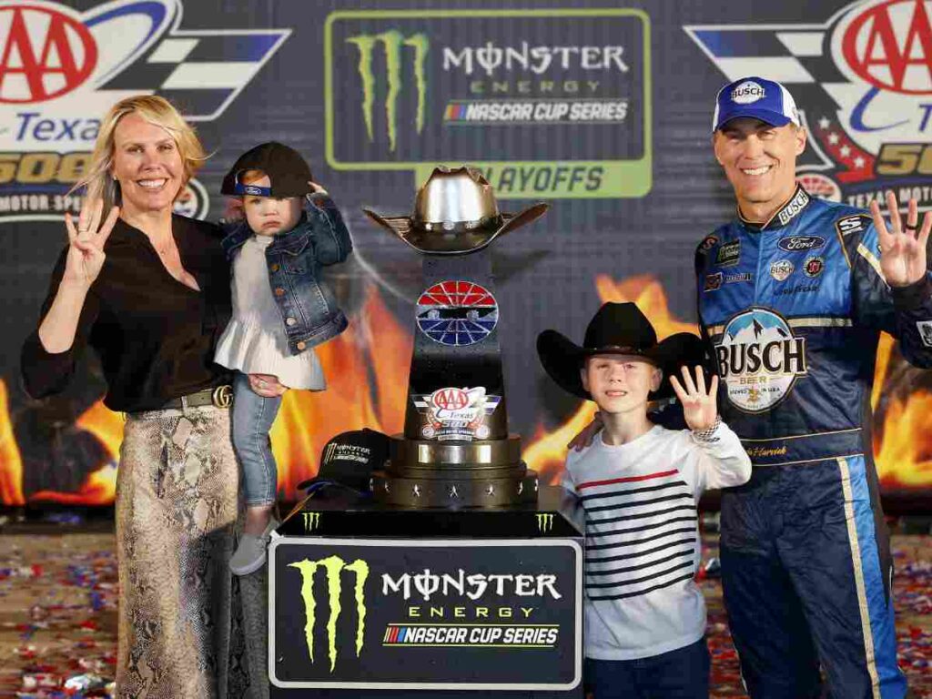 DeLana and Kevin Harvick with their kids (Credits: NASCAR)