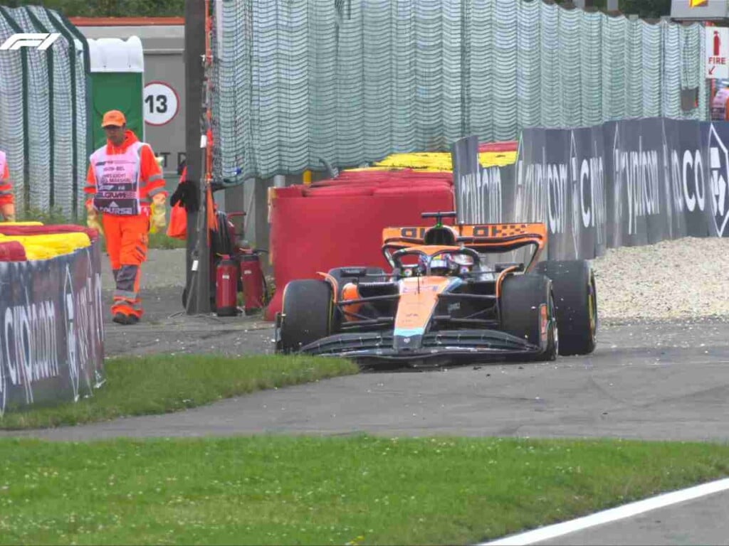 Oscar Piastri retires the car at the Belgian GP (Credits: @F1/Twitter)