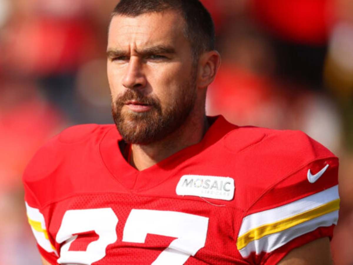 WATCH: Travis Kelce VICIOUSLY punches his teammate Jack Cochrane during heated scuffle in training camp for a second day running