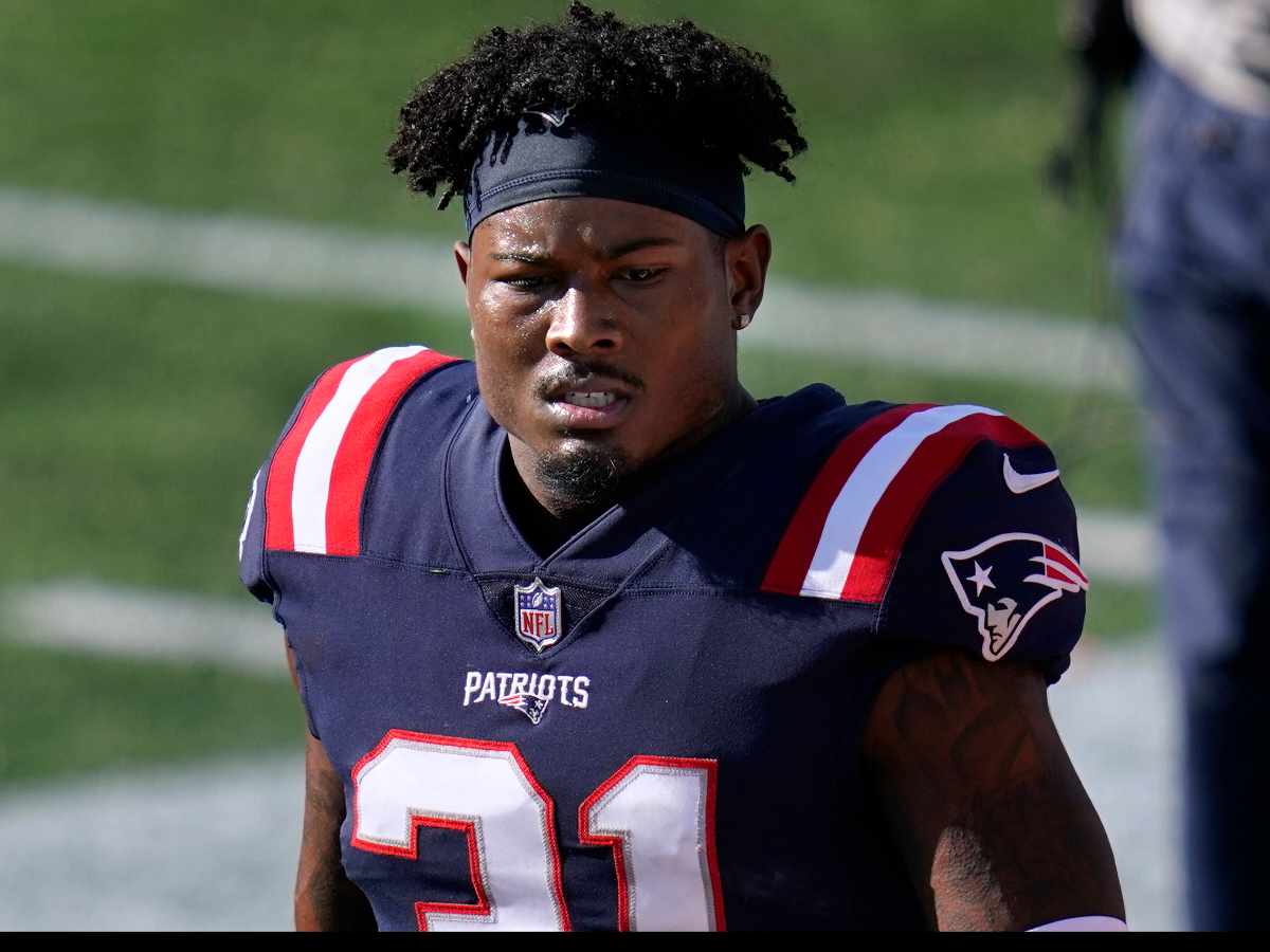 “How stupid is he?” – NFL Twitter fires SHOTS at Patriots CB Jonathan Jones for his BIZARRE take on NFL’s gambling policy