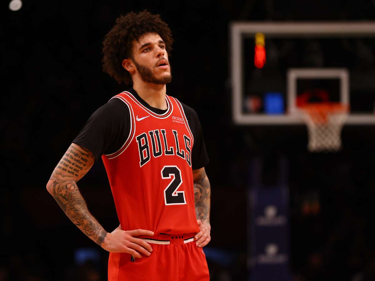 “Might never play again” – Bulls making EXTREMELY SAD decision about Lonzo Ball’s immediate future, NBA Twitter fear the worst