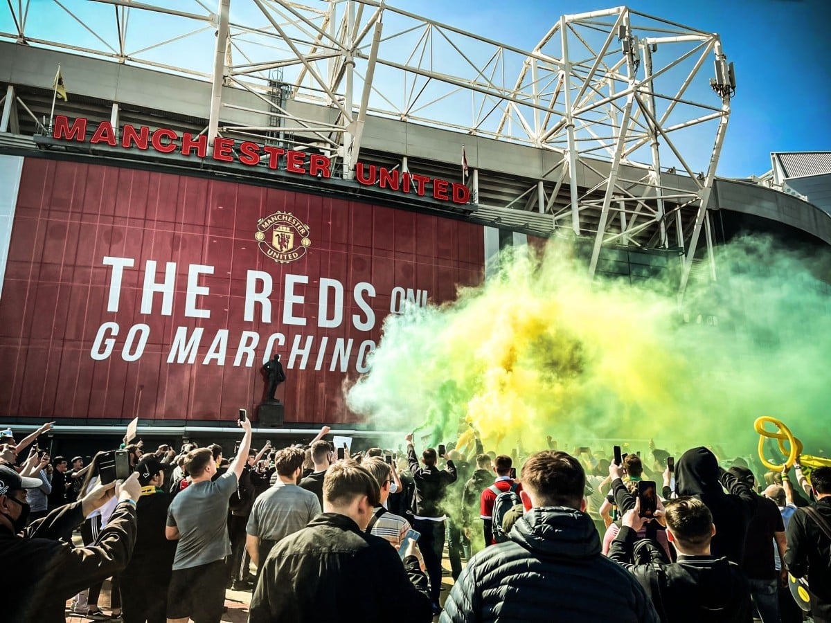 WATCH: Manchester United fans boo one of the Glazers family members outside Old Trafford amidst the club’s possible takeover