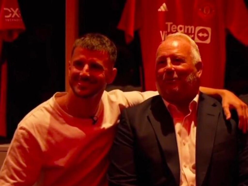 Mount and Tony at United Dressingroom