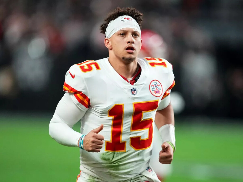 Kansas City Chiefs fans wear Patrick Mahomes jerseys as they tailgate  before an NFL football game against Cincinnati Bangals in Kansas City, Mo.,  Sunday, Oct. 21, 2018. (AP Photo/Nati Harnik Stock Photo 