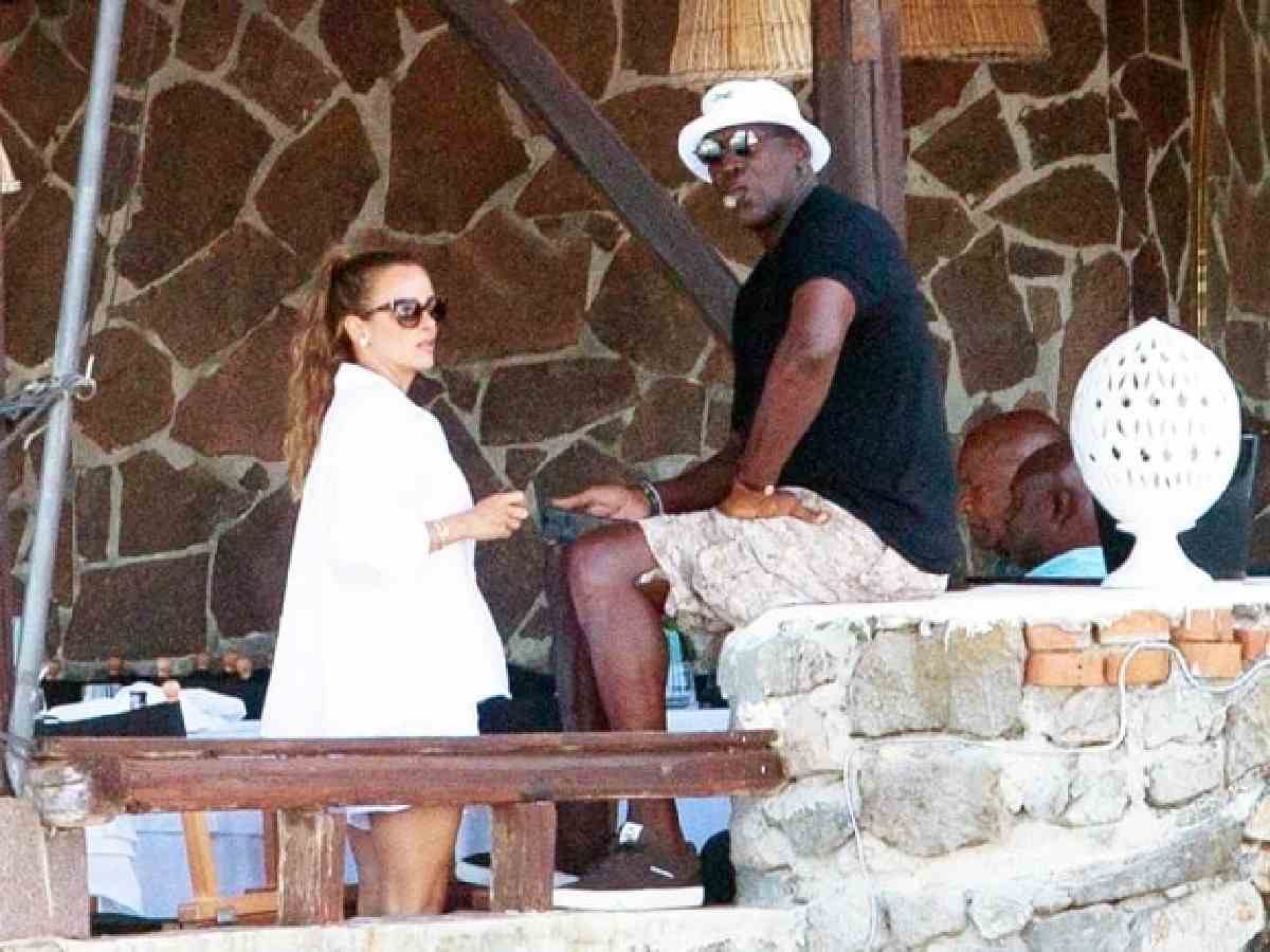 WATCH: Michael Jordan PLAYS TAMBOURINE, enjoys dinner on Italian vacation with Magic Johnson, Samuel L. Jackson