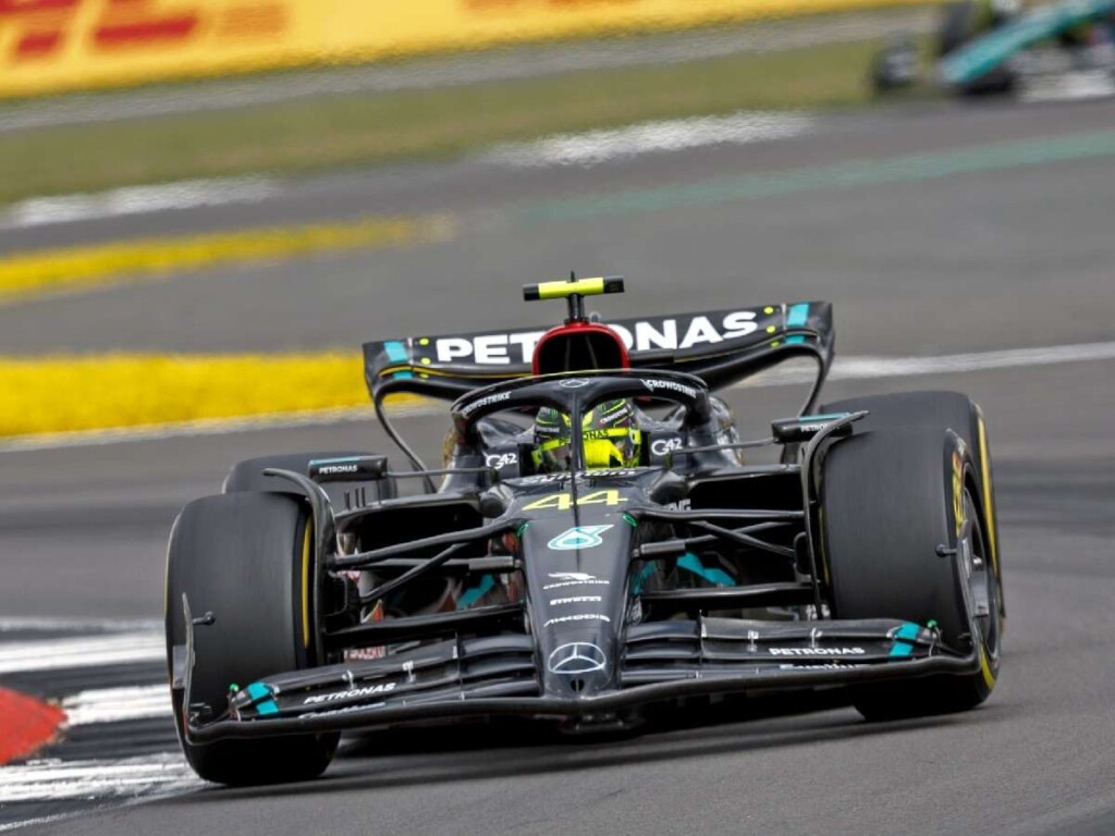 Lewis Hamilton driving at the British GP (Credits: @MercedesAMGF1/Twitter)