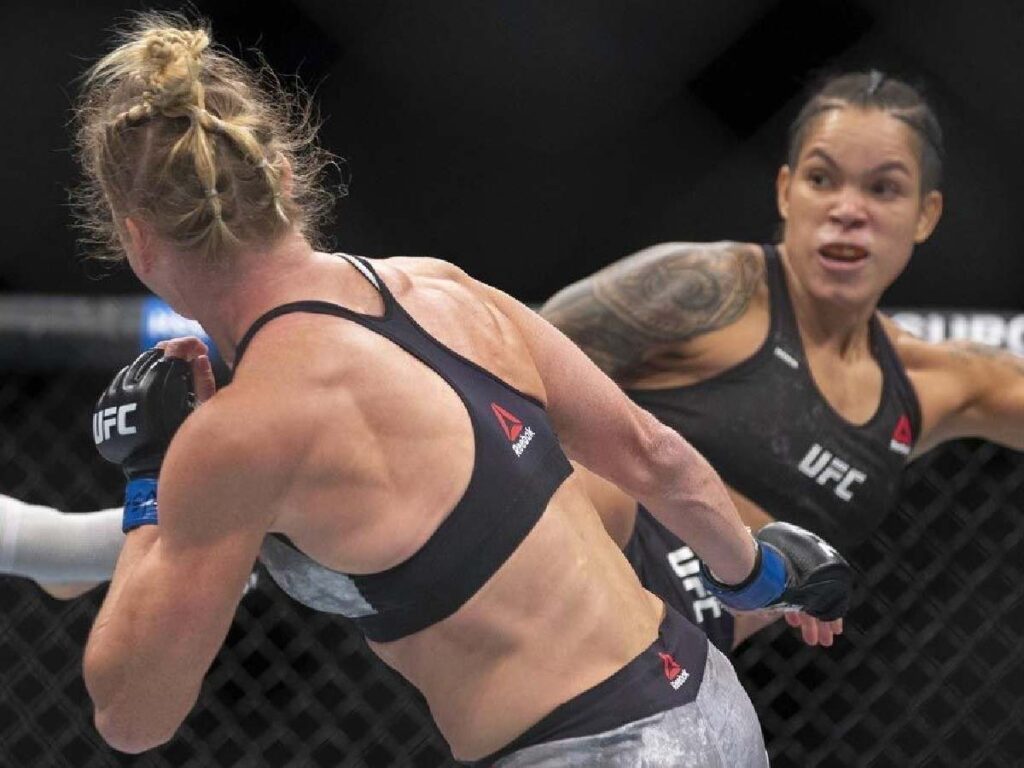 Holly Holm fights Amanda Nunes