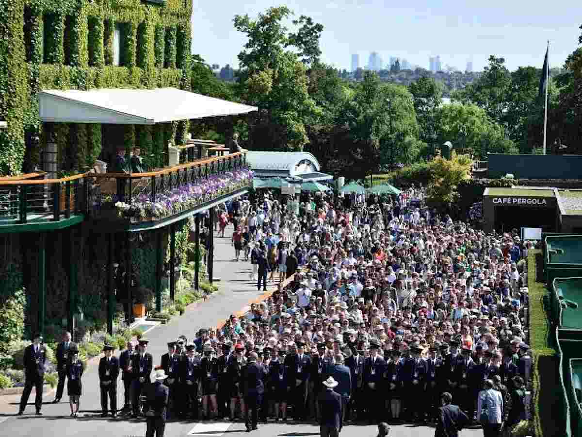 “Massive joke, not tennis at its finest” – Wimbledon shuts downs the Queue system for entire day including the ladies singles finals enraging the fans