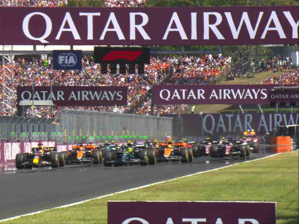 "Danny ric to replace hamilton at Mercedes" - Fans react to Lewis Hamilton's disastrous start from the pole at the Hungarian GP 1 The 2023 Hungarian GP race start (Credits:@F1/Twitter)