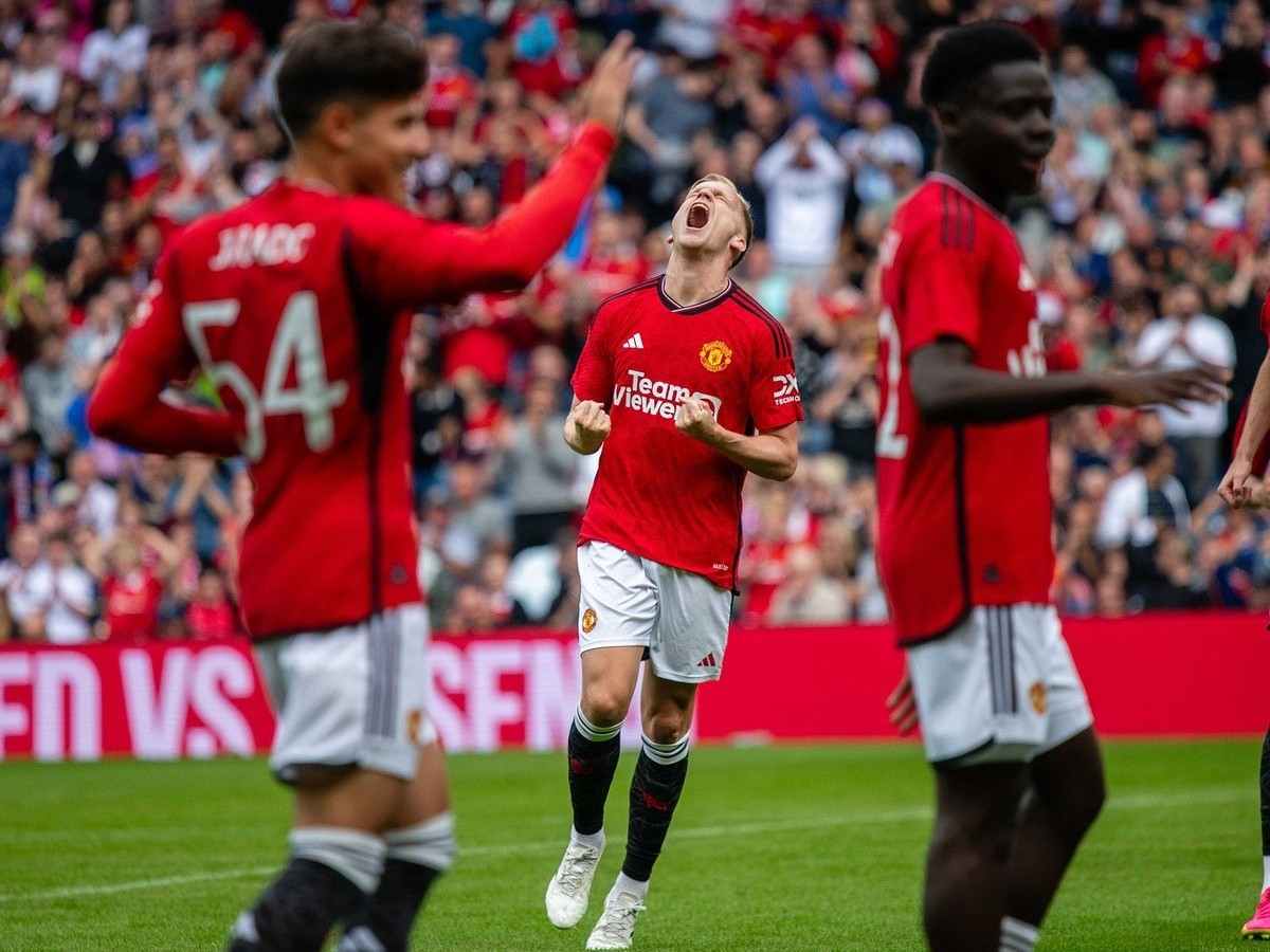 “Will finish 16th next season”- Fans troll Manchester United after Wrexham beats them 3-1 in a friendly clash in US