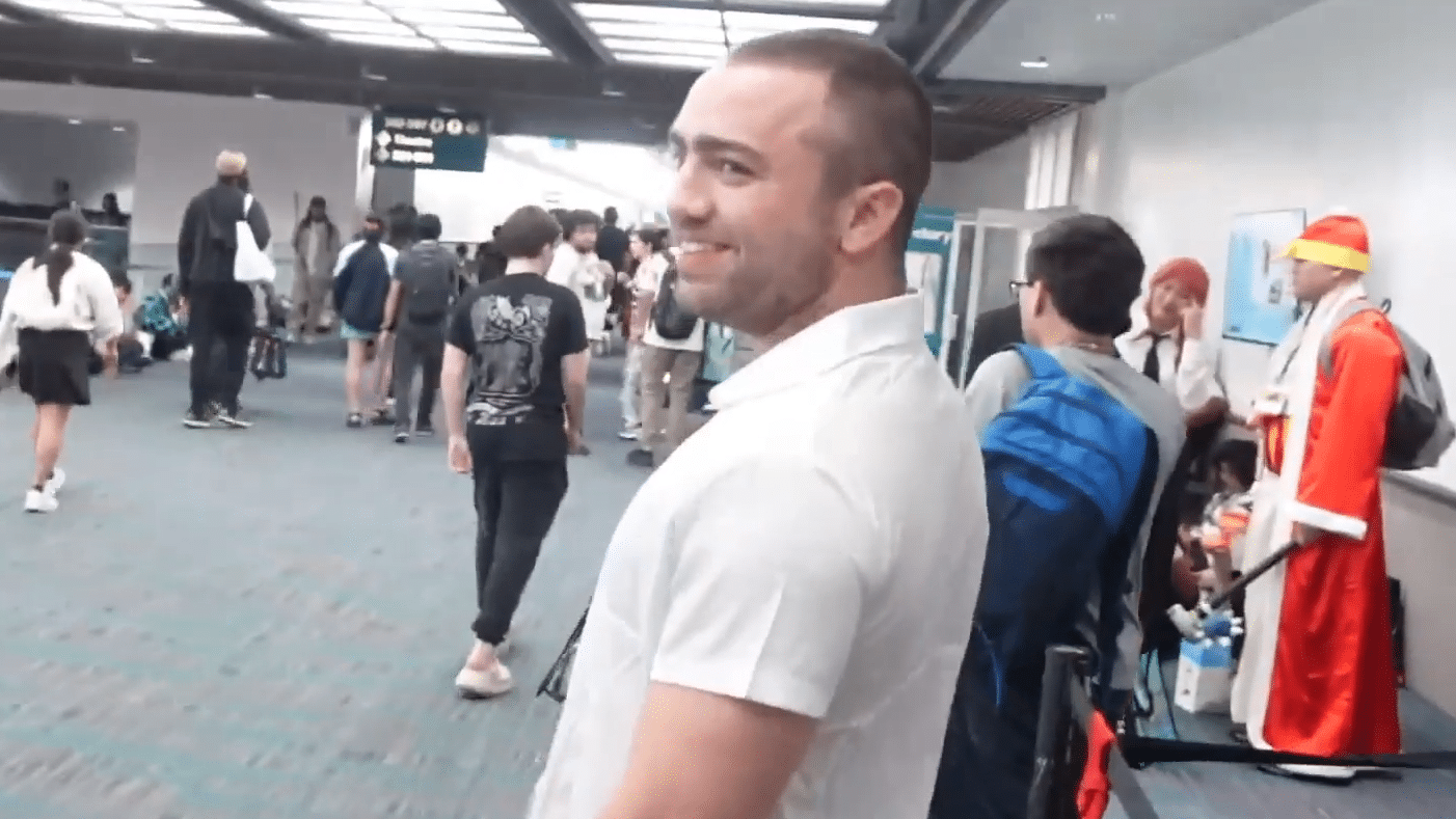 OTK Co-Founder Mizkif gets HILARIOUSLY trolled by a security guard during Anime EXPO IRL stream