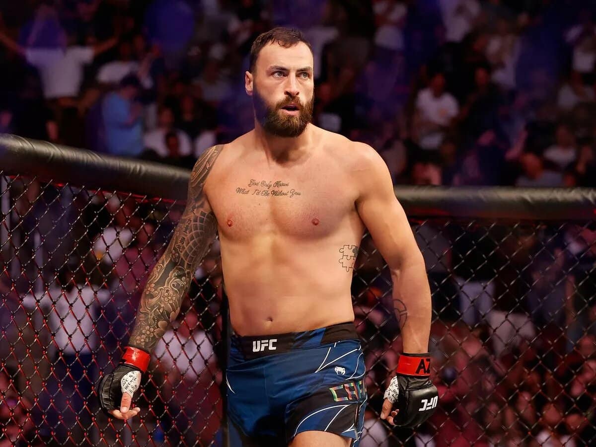 WATCH: Paul Craig lands 20 elbow strikes in 20 seconds to defeat Andre Muniz at UFC London