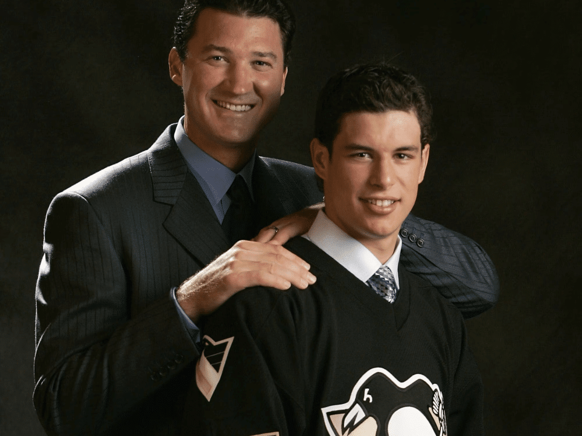 “I’m so embarrassed,” Sidney Crosby reveals details of SHOCKING moment when NHL legend Mario Lemieux was found cleaning Darryl’s ‘dog sh**’s’