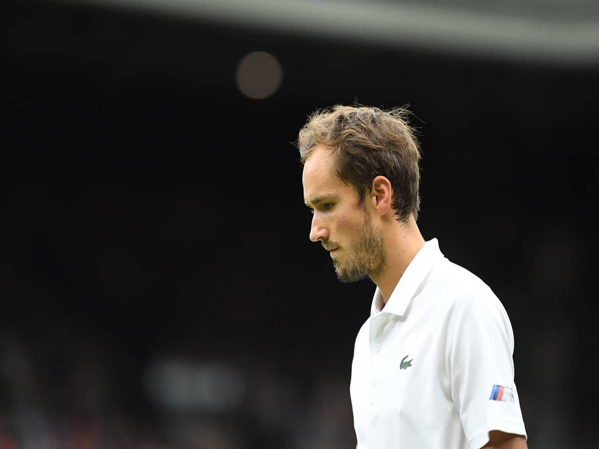 “Threw away half of his service”- Fans react to Daniil Medvedev getting knocked out of Wimbledon Semi final