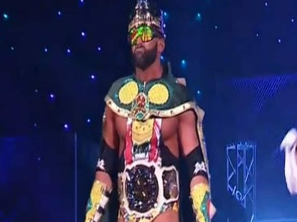 “Hope this doesn’t get Chelsea in trouble”- WWE Universe shocked by former Intercontinental Champion seen wearing his wife Chelsea Green’s Women’s Tag Team Championship on an independent wrestling promotion