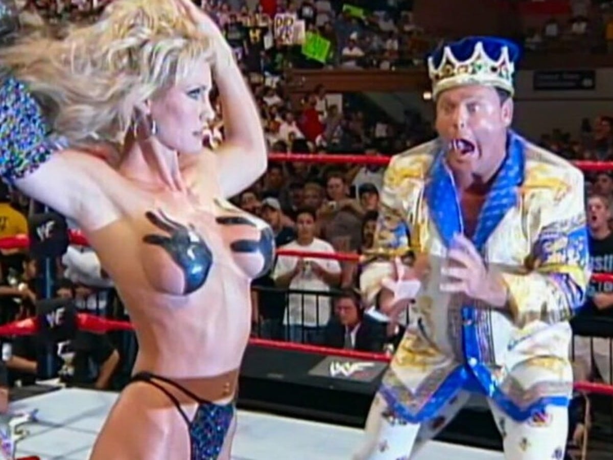 “The king’s reaction is gold”- WWE Universe goes bonkers as they relive Brock Lesnar’s wife Sable going naked on Fully Loaded 1998