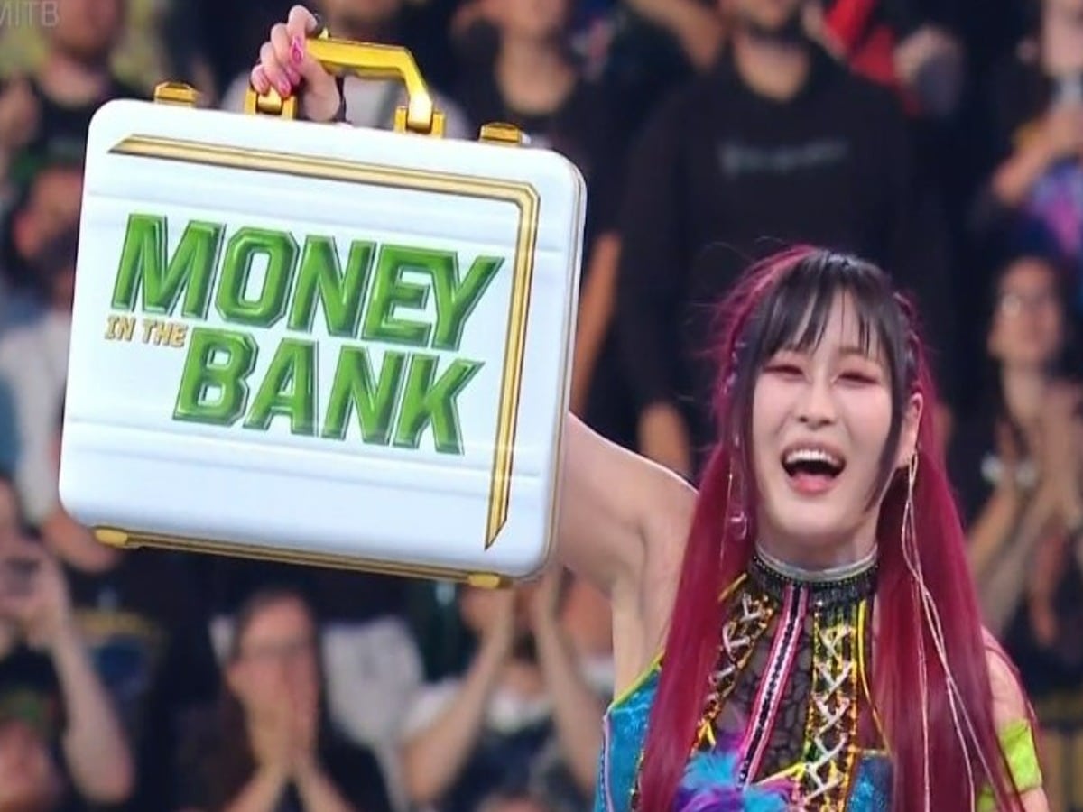 WATCH: Iyo Sky uses 200 IQ to outsmart Becky Lynch and Bayley to win the Women’s Money in the Bank match