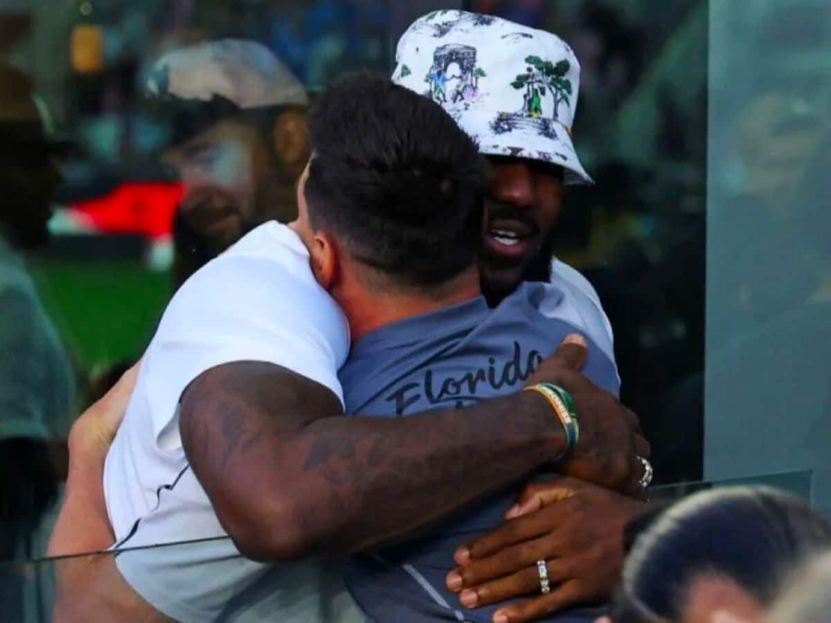 “He don’t even know who he is” – WATCH LeBron James and World Champion Lionel Messi EMBRACE before soccer star’s Inter Miami debut, NBA Twitter roasts Lakers superstar