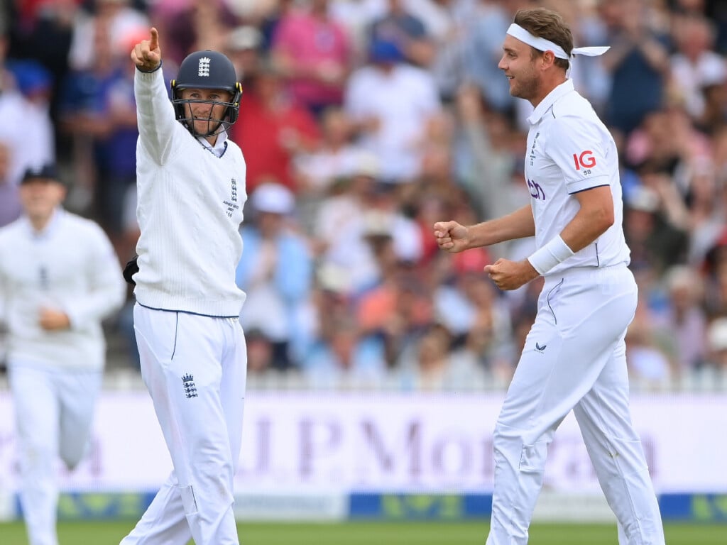 joe root celebrates catch