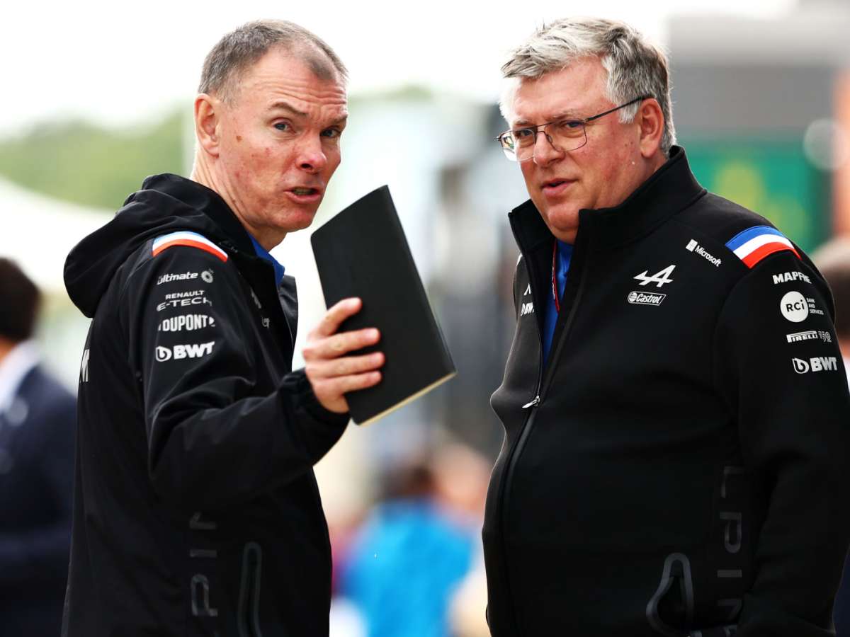 Why did Alpine expel team principal Otmar Szafnauer?