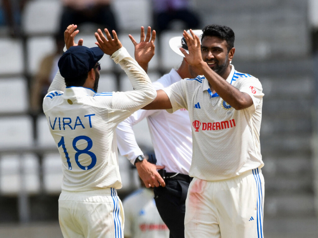 r ashwin with virat kohli