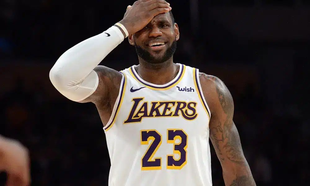 “Dude thinks he’s Jordan” – LeBron James makes SURPRISE jersey number flip AGAIN, NBA Twitter not impressed