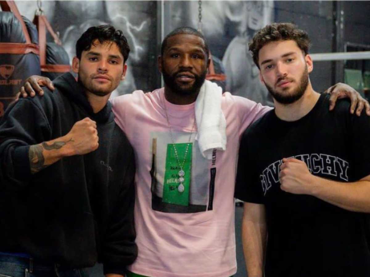 I think he’s high” – Fans troll Oscar De La Hoya for leaving ‘salty’ comment after Ryan Garcia joins rival Floyd Mayweather to train