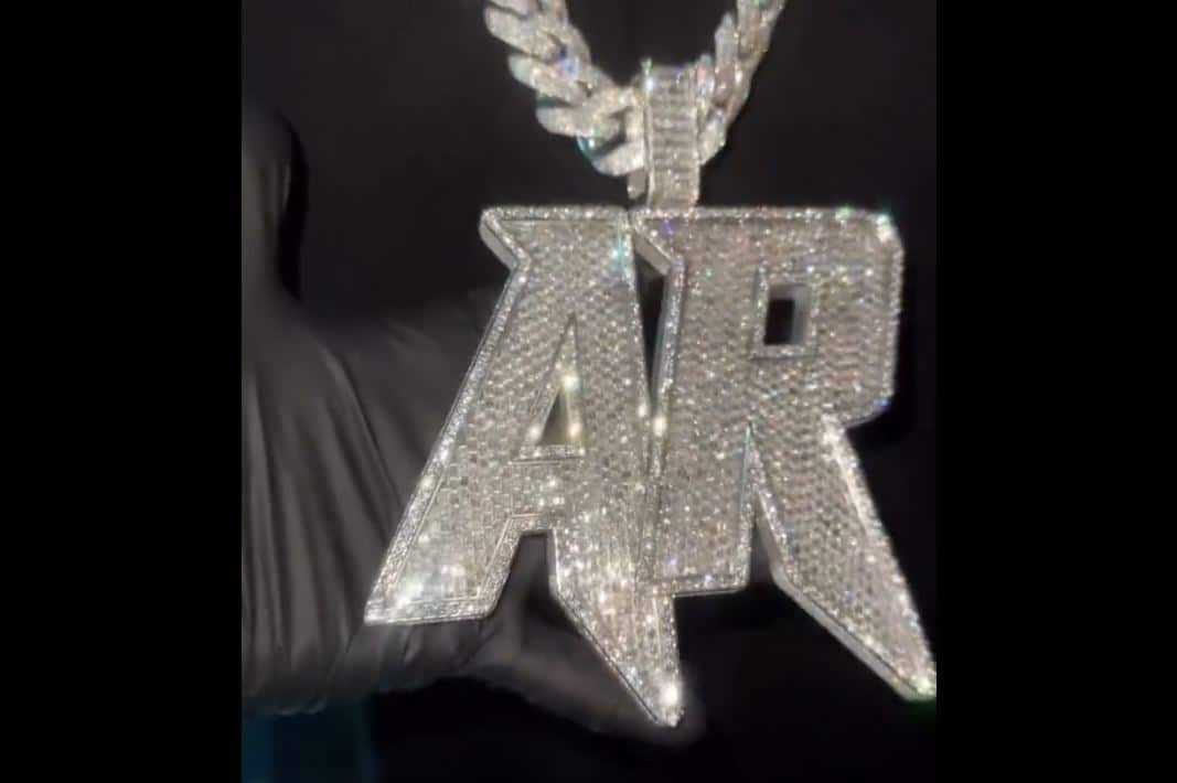 Kick Streamer Adin Ross flaunts allegedly $1,500,000 worth brand-new custom-made chain 