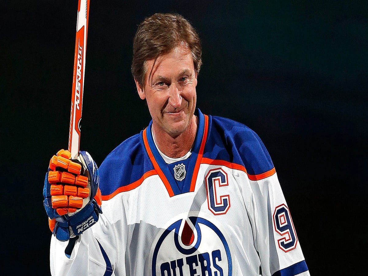 Wayne Gretzky sends SHOCKWAVES through the hockey world by astonishingly unveiling his ultimate favorite NHL player