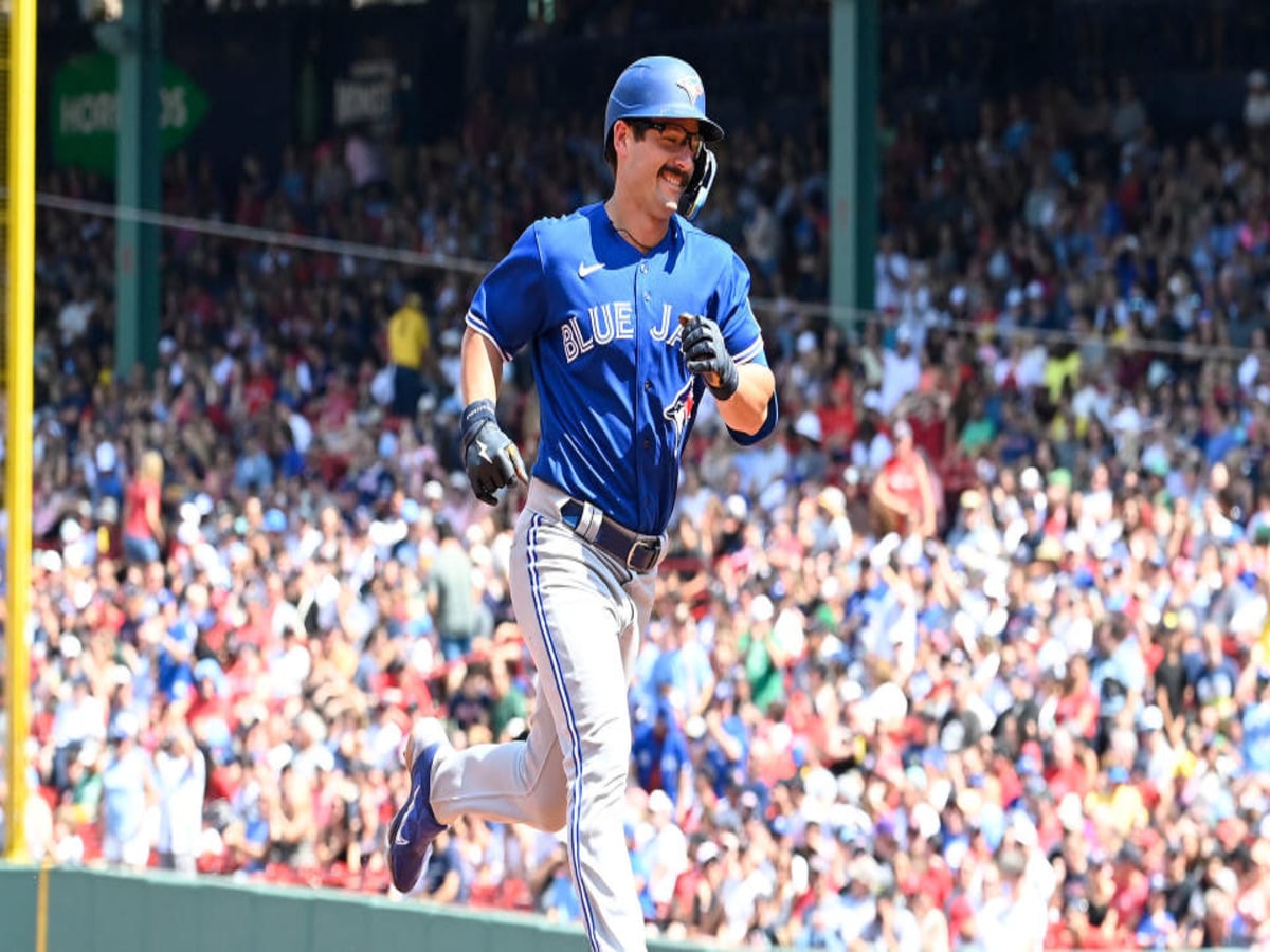 “He really is on the next level” – MLB fans celebrate Davis Schneider’s ASTONISHING  performance in league debut as Blue Jays sweep Red Sox in 13-1 record