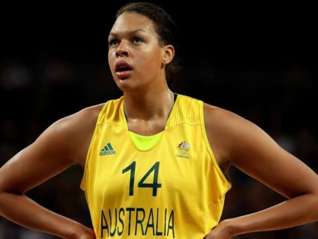 NBA Twitter reacts to Liz Cambage getting punched