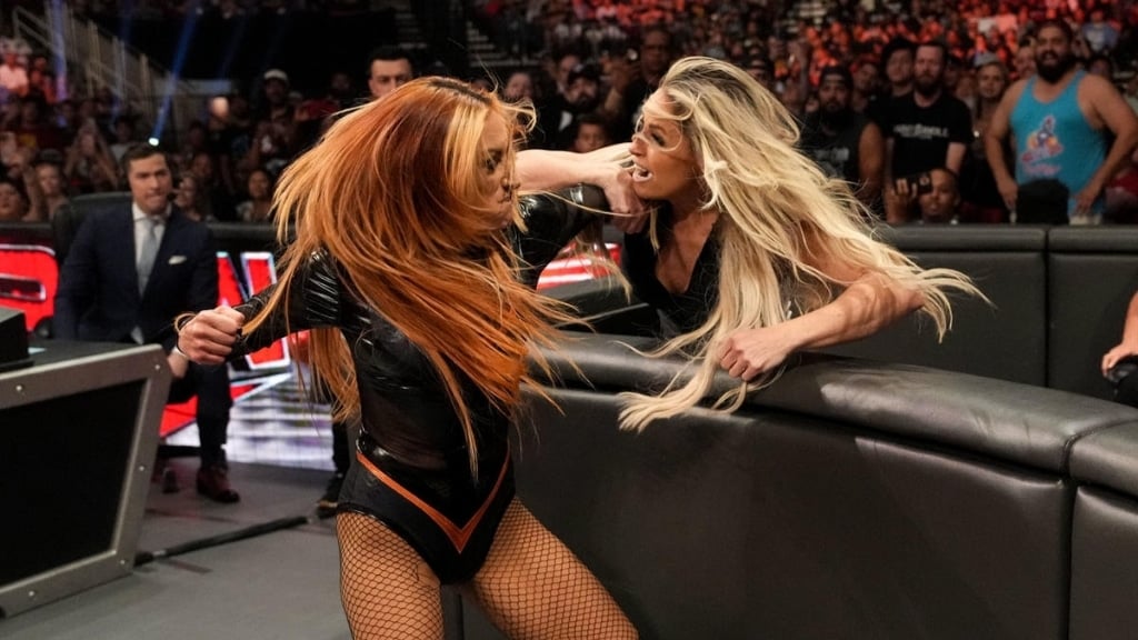 Becky Lynch vs. Trish Stratus 