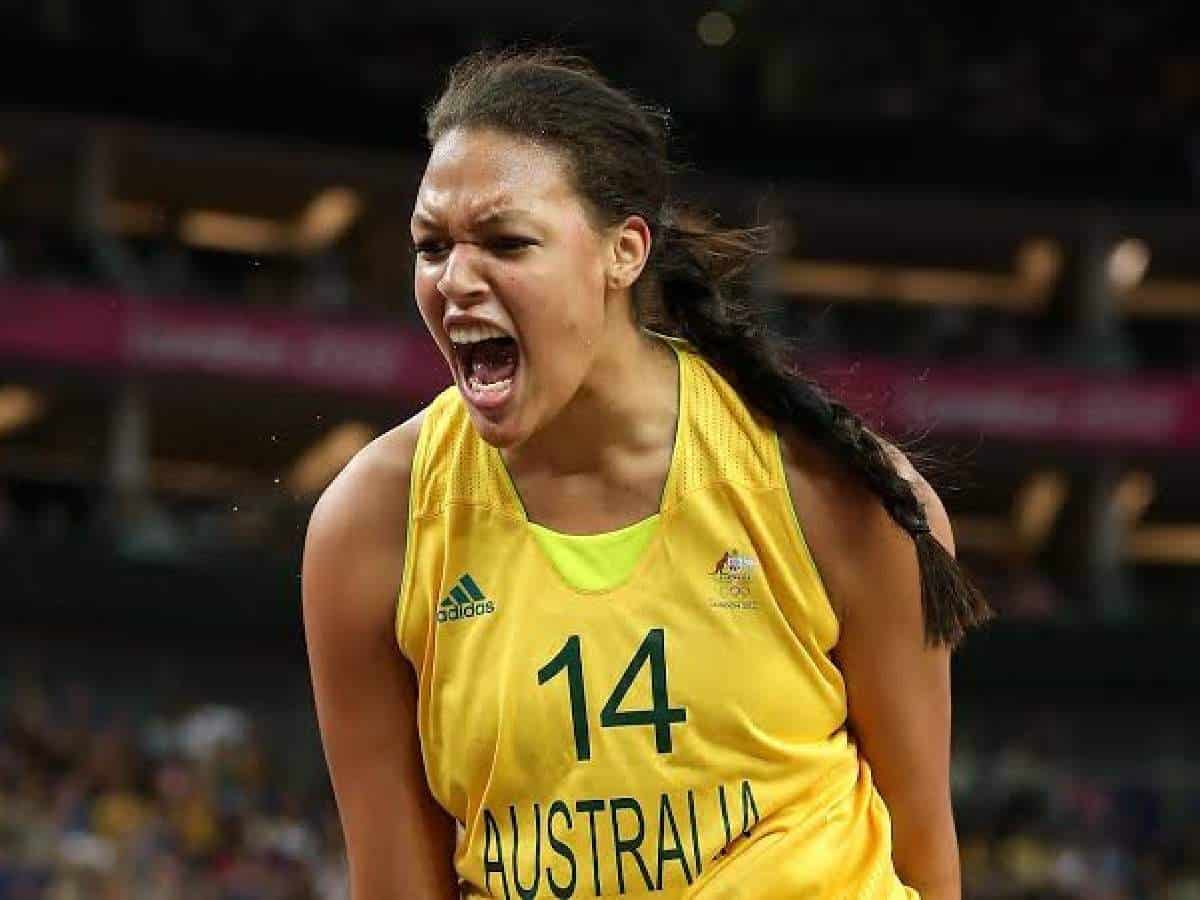 “Called us monkeys & told us to go back to our country” – WNBA star Liz Cambage accused of HEINOUS comments by Nigerian player