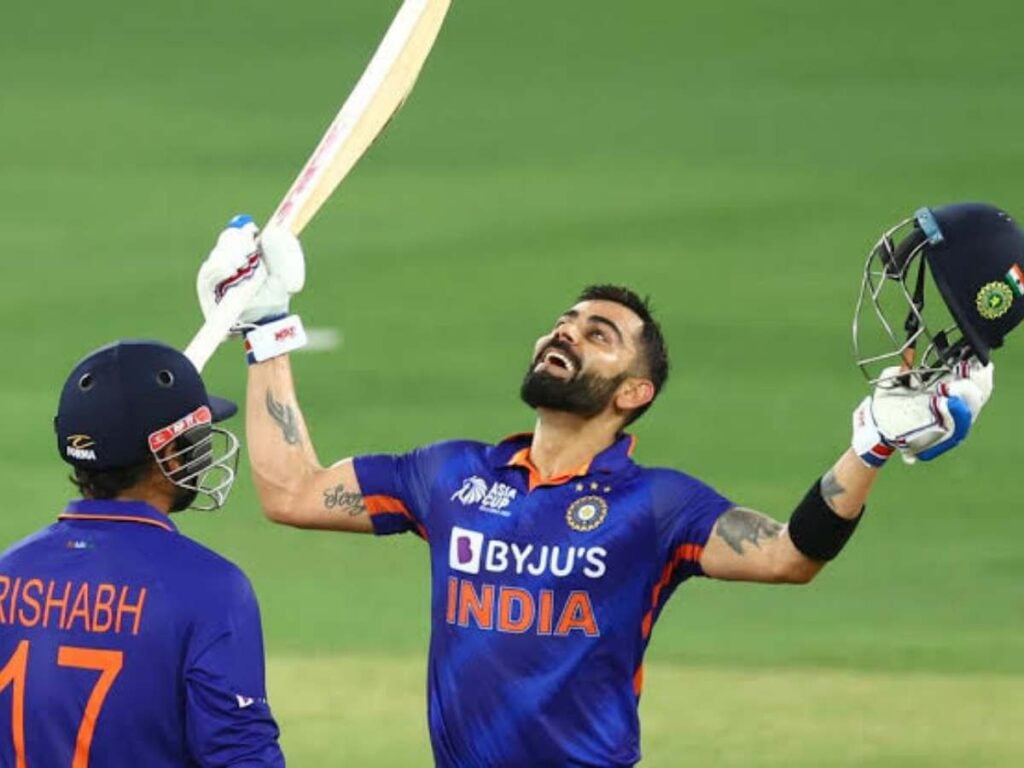 WATCH: "Chutti hai fir bhi," Virat Kohli isn't taking break on Independence Day as he sweats out on treadmill to prepare for 2023 Asia Cup