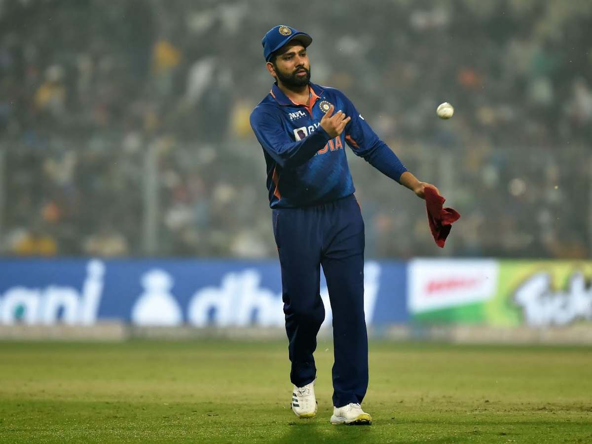 "The moment Dhoni gave up captaincy," Shoaib Akhtar feels Rohit Sharma, Virat Kohli PANIC in World Cups and can't soak pressure like MS Dhoni