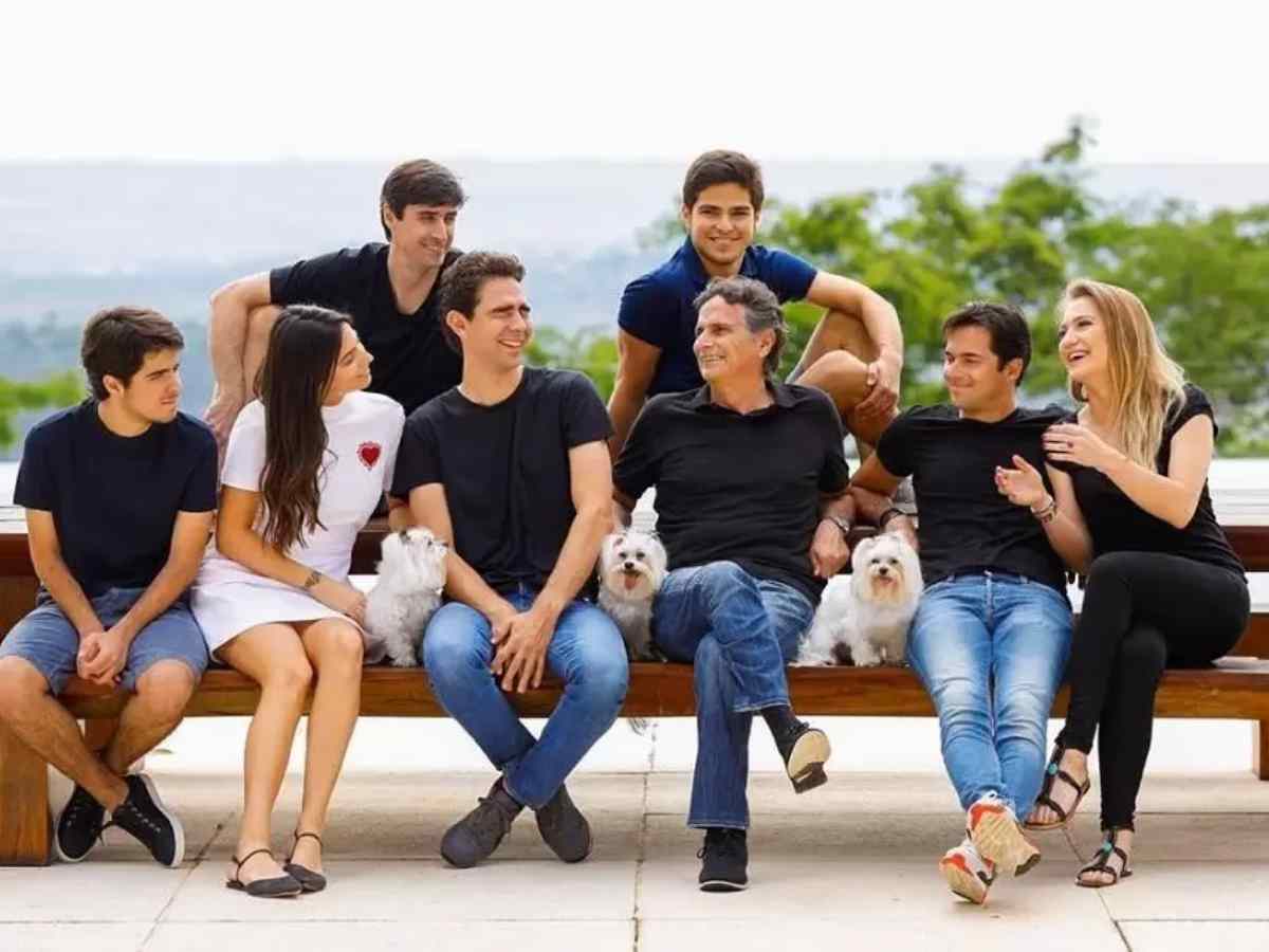 Julia Piquet with her father Nelson Piquet and the rest of her family