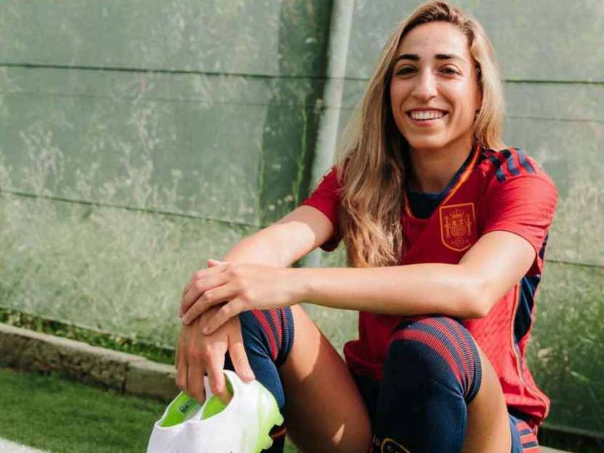 Spanish Femino star with her new Adidas Boots 