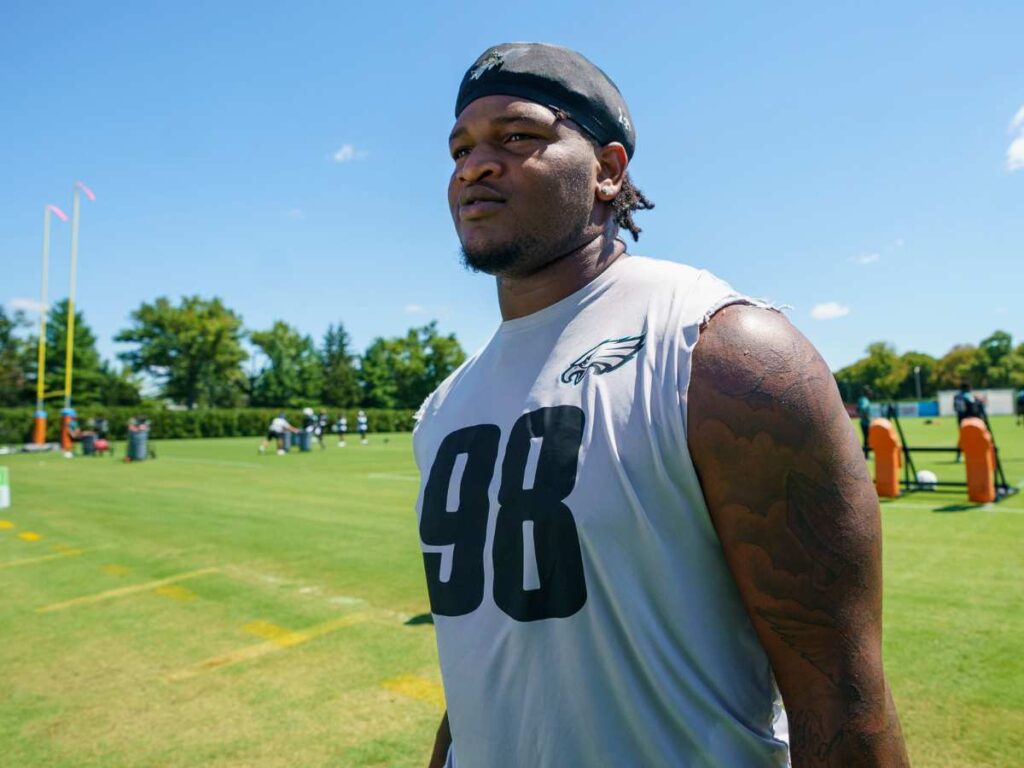 WATCH: “Not really sure how a human that large can be that fast” – Eagles rookie Jalen Carter’s HUMUNGOUS first snap has left fans baffled on social media