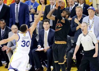 Kyrie Irving shooting over Stephen Curry in game 7 of 2016 Finals