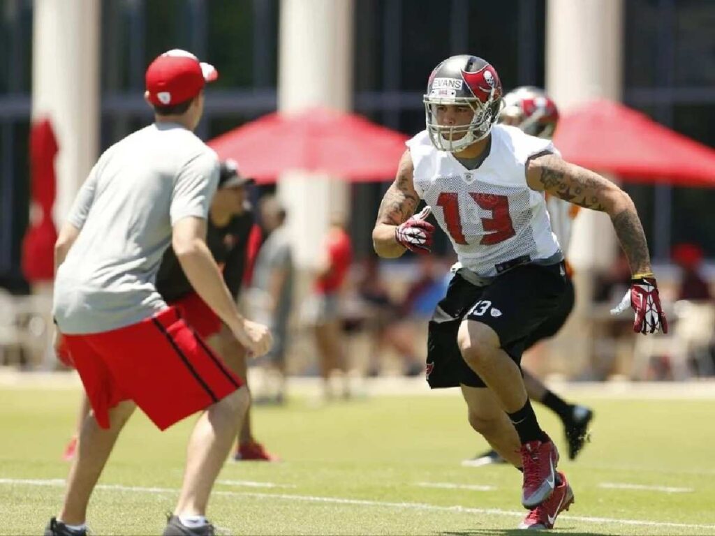 Mike Evans crowns himself as NFL’s best WR over ‘lot of f***ing great players’ like Justin Jefferson and Tyreek Hill
Tampa Bay Buccaneers